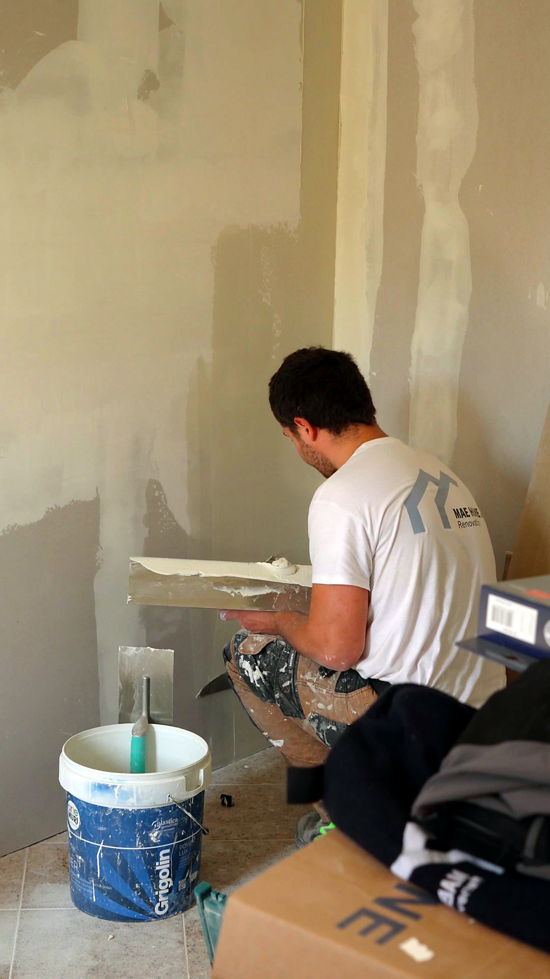 La rasatura delle contropareti nuove in cartongesso